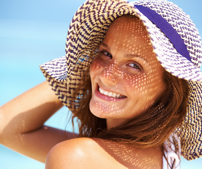 Upalne lato to wyzwanie dla organizmu. Czy wiesz na co narażone są twoje oczy?