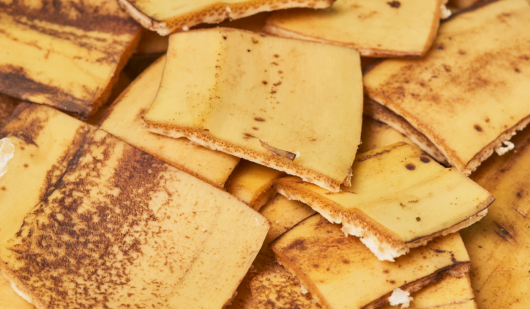 Skórka od banana na zmarszczki – czy to działa?