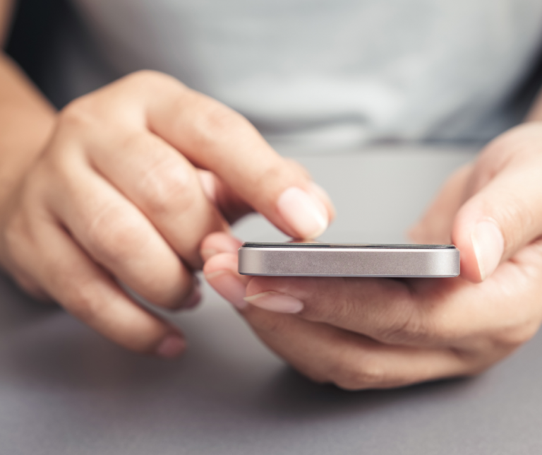 Praktyczny przewodnik: Jak zrobić zrzut ekranu na laptopie i telefonie?