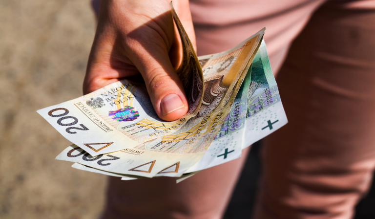 Świadczenia dla małżeństw z długim stażem. Jaką kwotę można otrzymać?