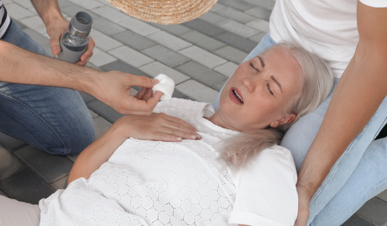 Jakie są objawy udaru słonecznego (cieplnego)?