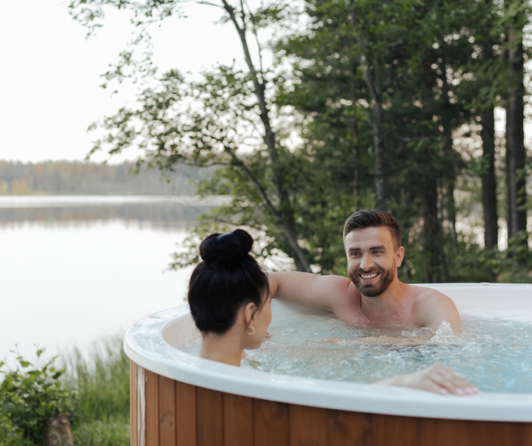 Ile kosztuje jacuzzi ogrodowe? Jakie wybrać?
