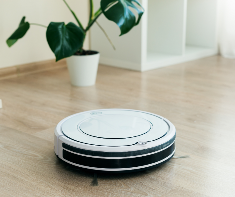 Roboty sprzątające – czy warto zainwestować w takiego pomocnika?